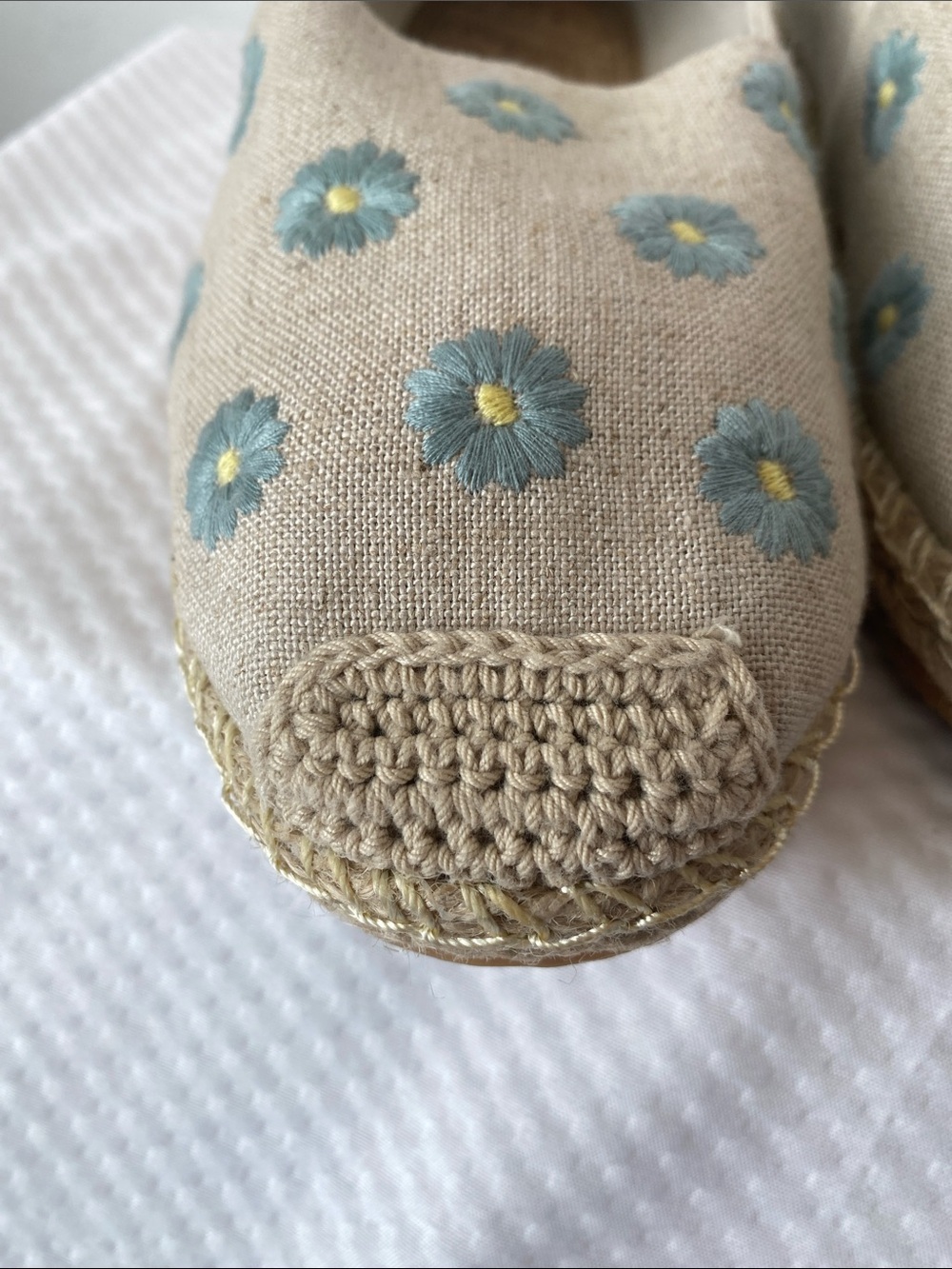 New Women's Daisy Embroidered Canvas Espadrilles Slip-On Flats - Size 8 / 8.5 - Picture 9 of 11